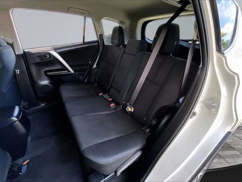 Used 2017 Toyota RAV4 LE FWD image 19