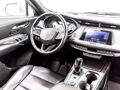 Used 2021 Cadillac XT4 Premium Luxury image 25