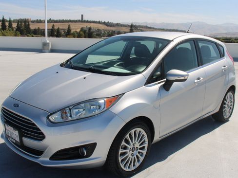 Used 2014 Ford Fiesta Titanium FWD image 6