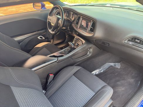 Used 2022 Dodge Challenger SXT RWD image 13