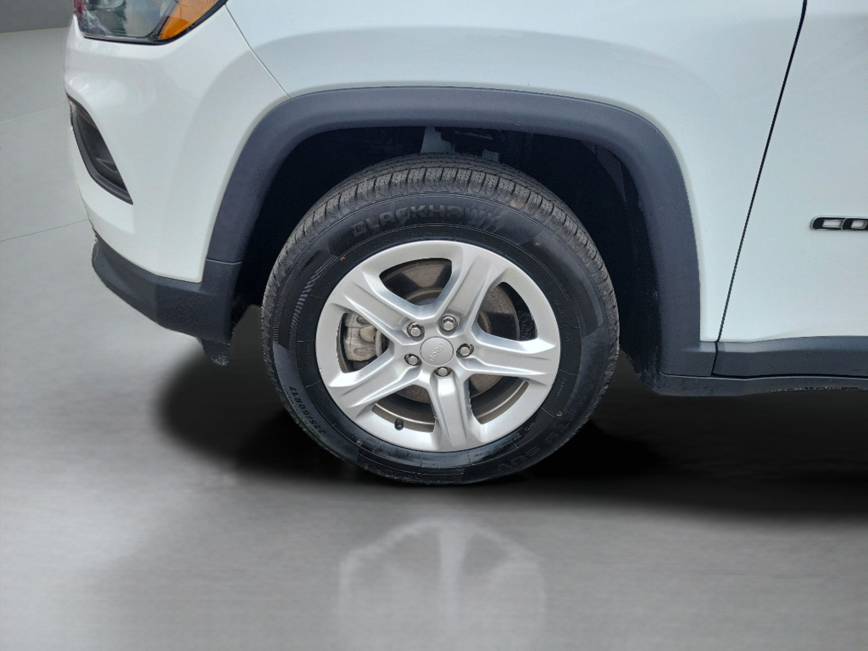 Used 2024 Jeep Compass Latitude AWD/4WD image 6