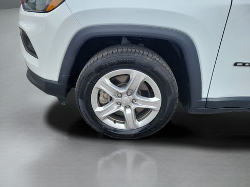 Used 2024 Jeep Compass Latitude AWD/4WD image 6