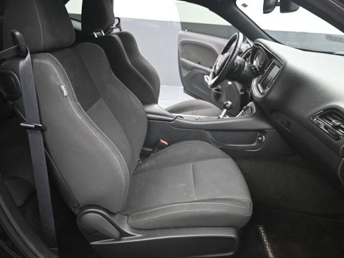 Used 2015 Dodge Challenger R/T RWD image 20
