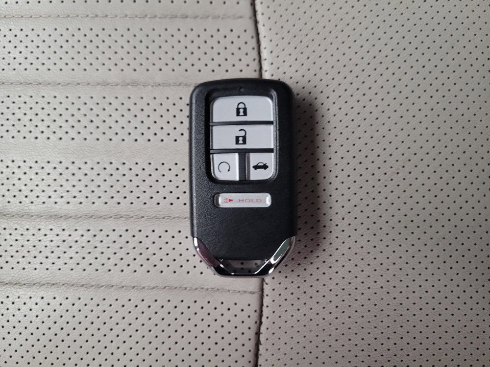 Used 2018 Honda Accord Touring image 32