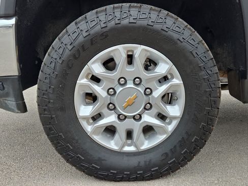Used 2022 Chevrolet Silverado 2500 LT w/ Convenience Package AWD/4WD image 12