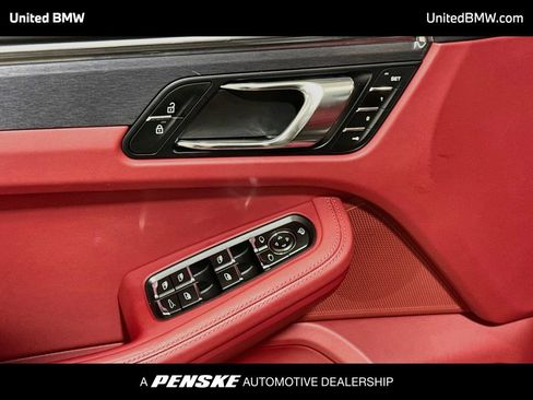 Used 2025 Porsche Macan GTS AWD/4WD image 10