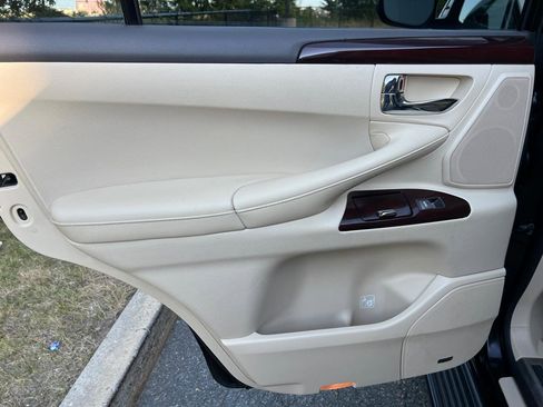 Used 2013 Lexus LX 570 4WD w/ Luxury Pkg image 15