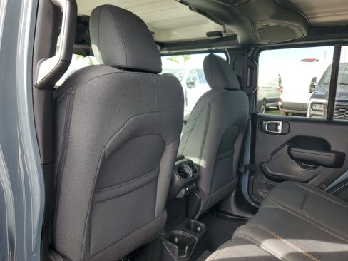 Used 2024 Jeep Wrangler Sport image 13