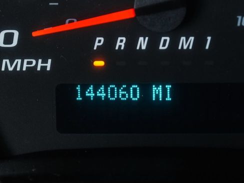 Used 2017 Chevrolet Express 2500 RWD image 13