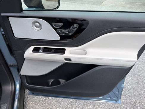 New 2026 Lincoln Aviator Reserve AWD/4WD image 14