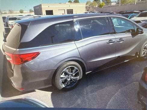 Used 2023 Honda Odyssey Elite image 2