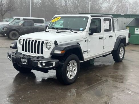 Used 2023 Jeep Gladiator Sport image 3