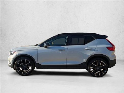 Used 2022 Volvo XC40 T4 R-Design w/ Protection Package Premier image 8
