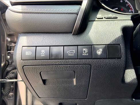 Used 2024 Toyota Camry SE w/ Cold Weather Package FWD image 33