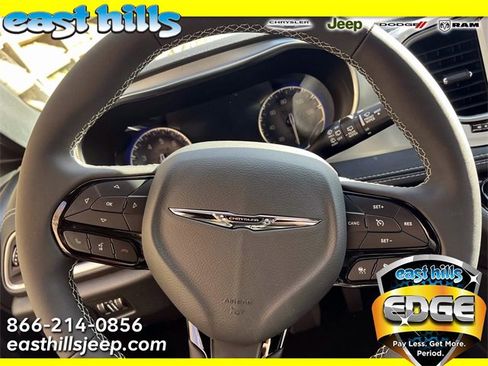 New 2026 Chrysler Pacifica Limited image 8