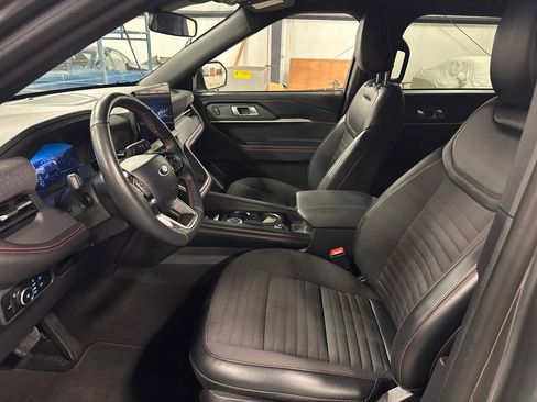 Used 2025 Ford Explorer ST-Line w/ ST-Line Street Pack image 10