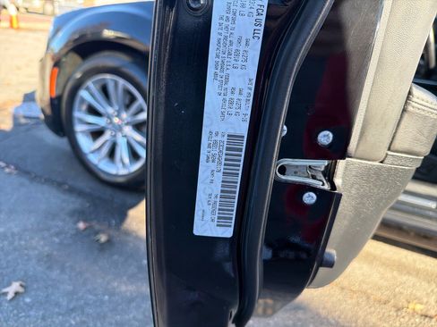 Used 2016 Chrysler 300 C image 29