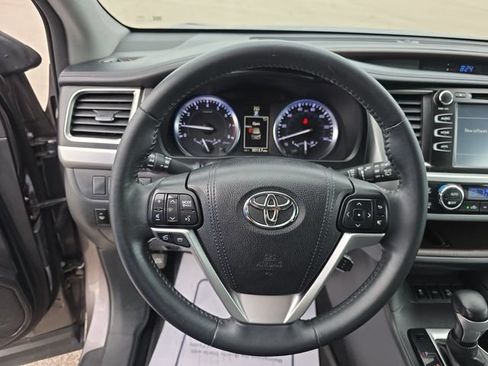 Used 2016 Toyota Highlander XLE AWD/4WD image 21