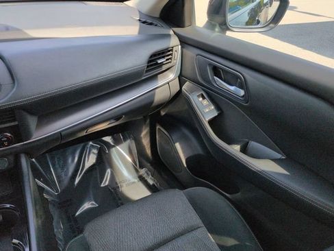 Used 2024 Nissan Rogue SV FWD image 16