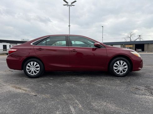 Used 2016 Toyota Camry LE image 4