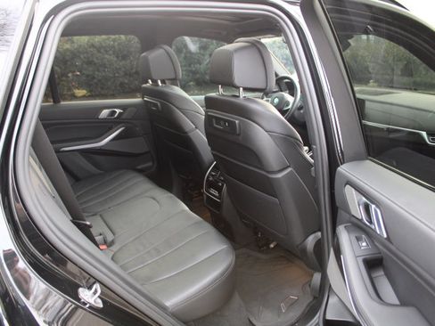 Used 2022 BMW X5 M50i image 26