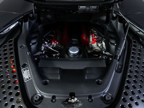 Used 2025 Ferrari SF90 Spider image 28