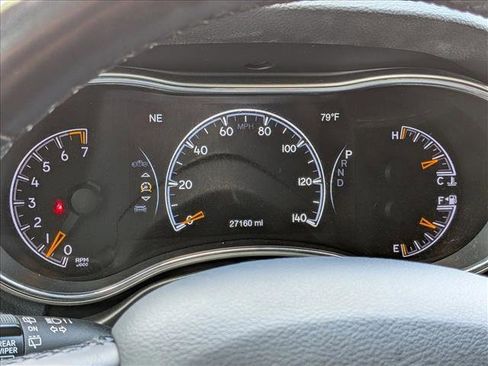 Used 2021 Jeep Grand Cherokee Laredo X image 11