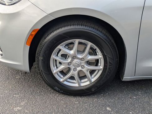 New 2026 Chrysler Pacifica Select image 10