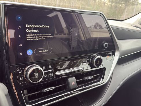 Used 2024 Toyota Highlander Platinum image 17