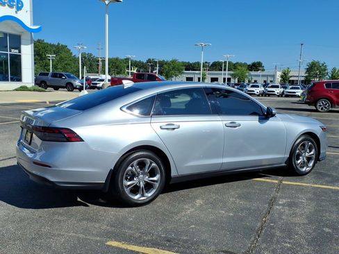 Used 2024 Honda Accord EX image 11