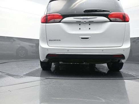 Used 2018 Chrysler Pacifica Touring Plus w/ Tire & Wheel Group FWD image 34