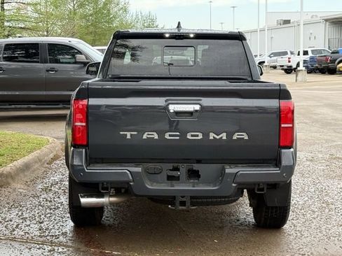 Used 2024 Toyota Tacoma Limited w/ Limited Package (LT) image 5