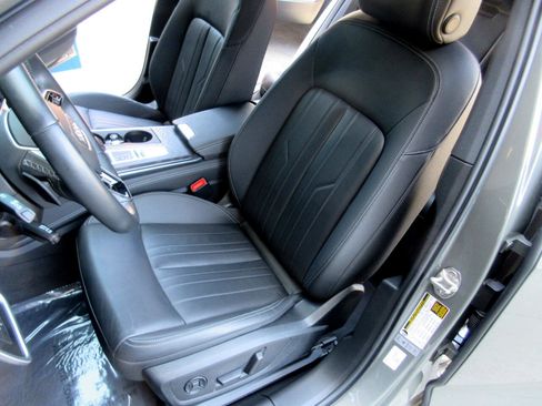 Used 2023 Audi A6 Premium Plus image 9