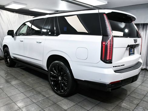 Used 2026 Cadillac Escalade ESV Platinum Sport w/ LPO, ONYX Package AWD/4WD image 4