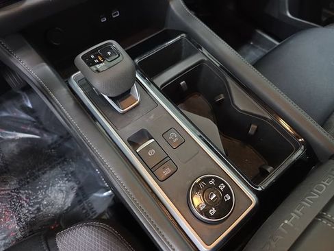 Used 2025 Nissan Pathfinder SV AWD/4WD image 25