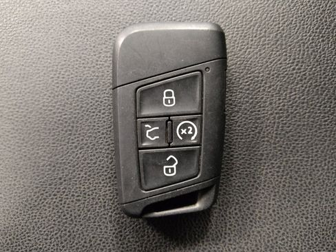 Used 2020 Volkswagen Atlas Cross Sport SEL image 32