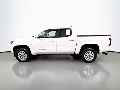 Used 2024 Toyota Tacoma SR5 image 9
