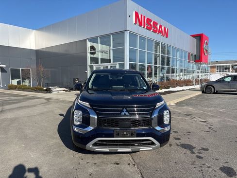 Used 2024 Mitsubishi Outlander SE Black Edition image 2