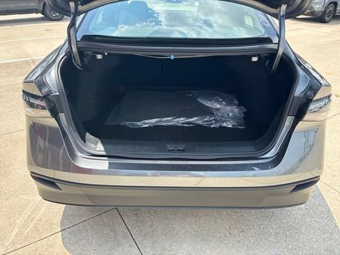 Used 2026 Nissan Sentra SV w/ SV Convenience Package FWD image 8