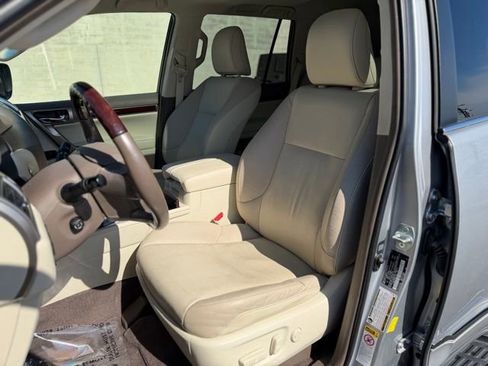 Used 2019 Lexus GX 460 Premium w/ Premium Package image 14