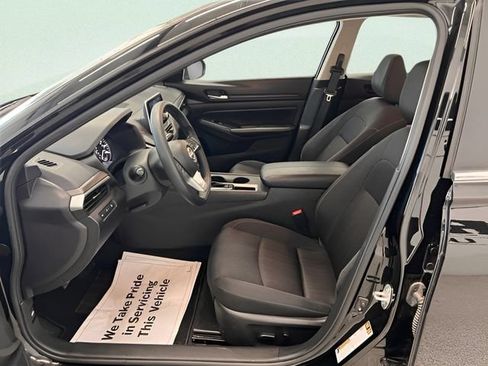 Used 2025 Nissan Altima 2.5 SV FWD image 14