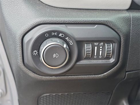 Used 2021 Jeep Wrangler Unlimited Sahara image 32