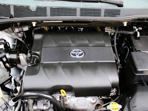 Used 2012 Toyota Sienna LE image 14