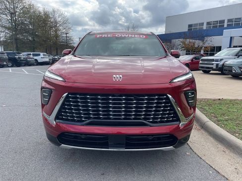 Used 2025 Buick Enclave Avenir w/ Super Cruise Package image 2