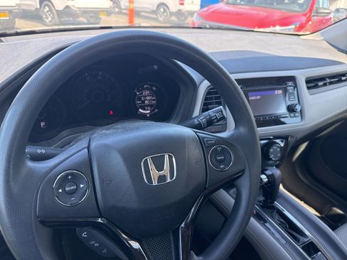 Used 2018 Honda HR-V LX image 4