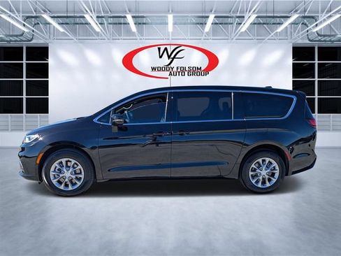 New 2026 Chrysler Pacifica Select AWD/4WD image 6