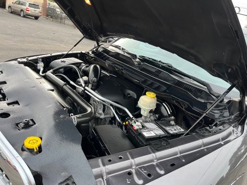 Used 2017 RAM 1500 Laramie image 40