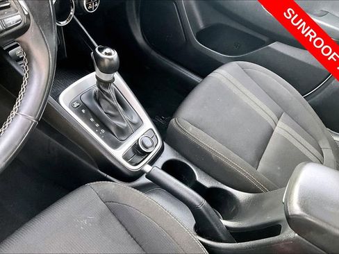 Used 2025 Hyundai Venue SEL FWD image 14