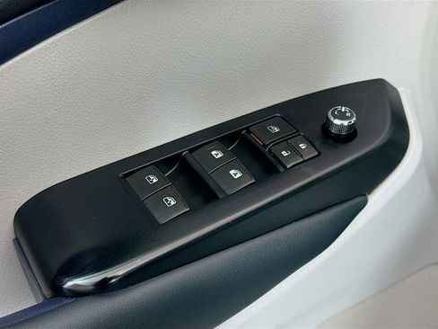 Used 2015 Toyota Highlander Plus AWD/4WD image 17