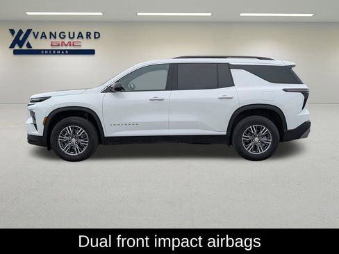 Used 2025 Chevrolet Traverse LT image 4